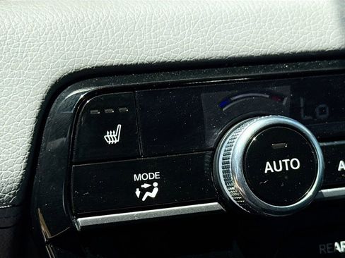 Used 2023 Honda Pilot Touring image 19