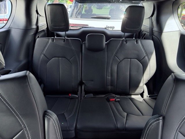 New 2027 Chrysler Pacifica Select FWD image 22