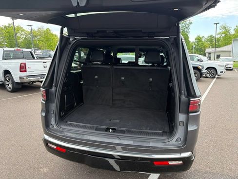 Certified 2024 Jeep Wagoneer Series II w/ Flexible Seating Group AWD/4WD image 19