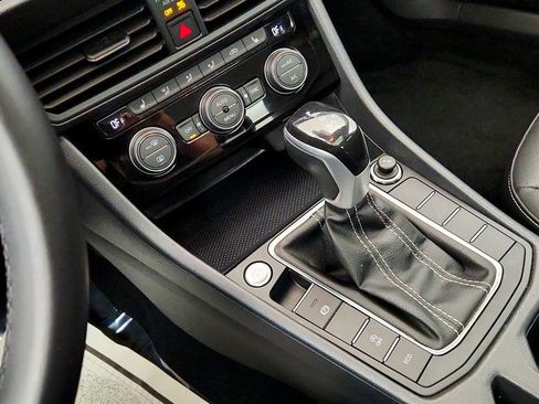 Used 2023 Volkswagen Jetta SE w/ Panoramic Sunroof Package FWD image 13