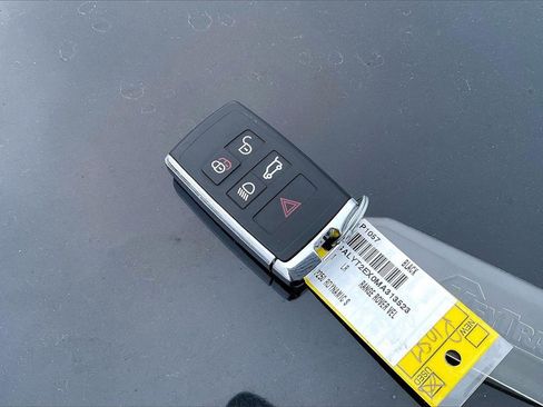 Used 2021 Land Rover Range Rover Velar R-Dynamic S image 35