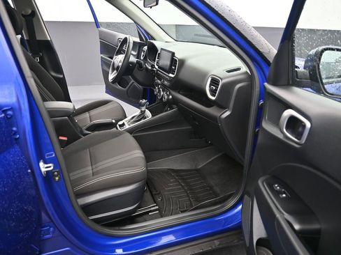 Certified 2024 Hyundai Venue SEL image 29
