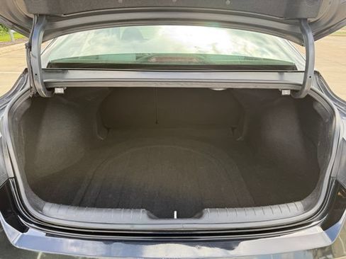 Used 2024 Hyundai Elantra Limited FWD image 29