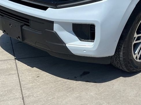 Used 2025 Ford Expedition Active AWD/4WD image 5