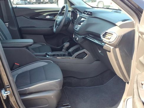 Used 2023 Chevrolet TrailBlazer LT FWD image 16