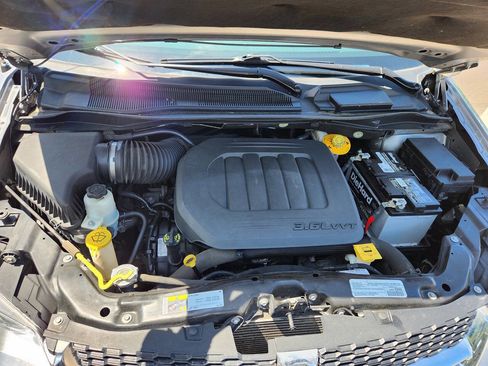 Used 2019 Dodge Grand Caravan SE FWD image 28