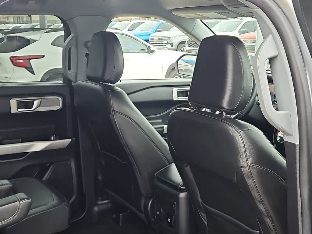 Used 2022 Ford Explorer Limited w/ Hybrid Equipment Group 310A AWD/4WD image 17
