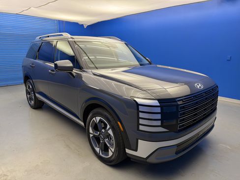 Used 2026 Hyundai Palisade Limited AWD/4WD image 2
