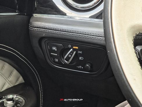 Used 2021 Bentley Bentayga AWD/4WD image 34