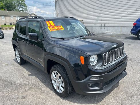Used 2018 Jeep Renegade Latitude w/ UConnect 8.4 Nav Group AWD/4WD image 4