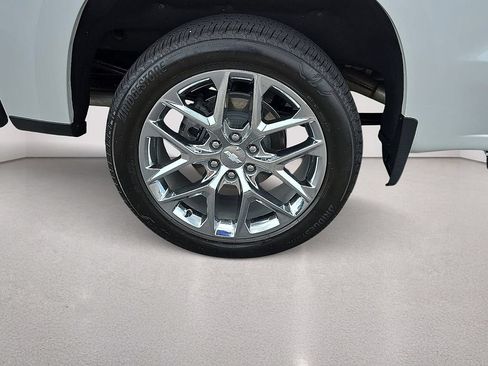 Used 2024 Chevrolet Silverado 1500 High Country w/ High Country Premium Package AWD/4WD image 7