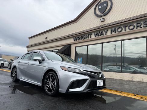 Used 2023 Toyota Camry SE w/ Cold Weather Package image 1