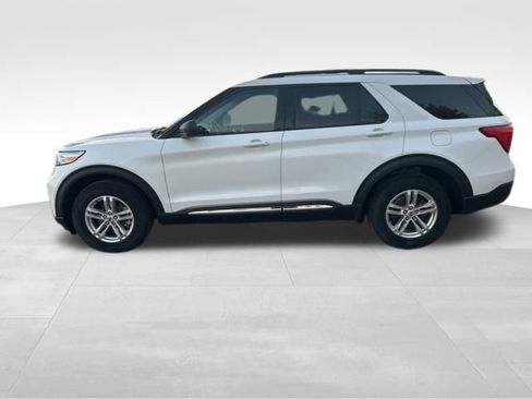 Used 2021 Ford Explorer XLT image 4