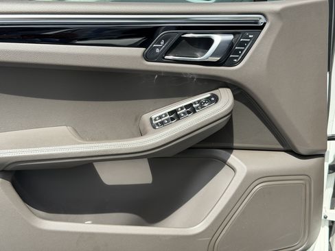 Certified 2023 Porsche Macan AWD/4WD image 22