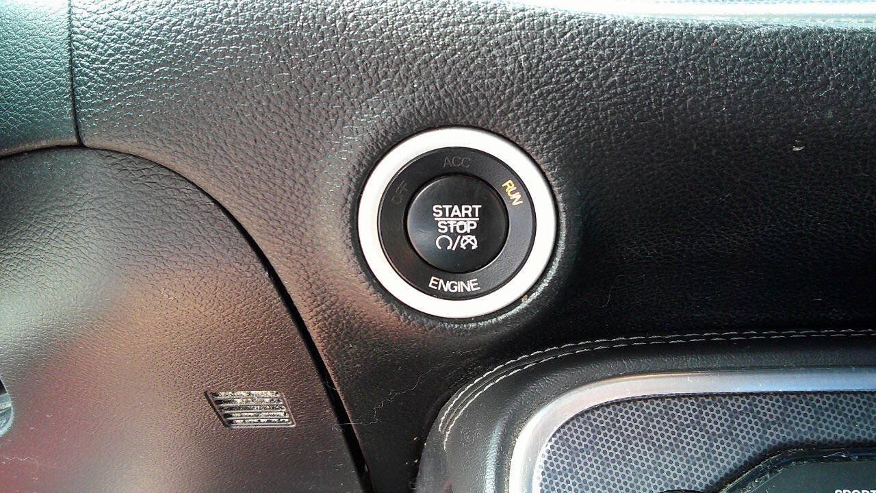Used 2015 Dodge Challenger SXT Plus RWD image 32