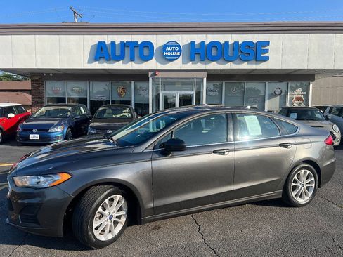 Used 2020 Ford Fusion SE FWD image 1