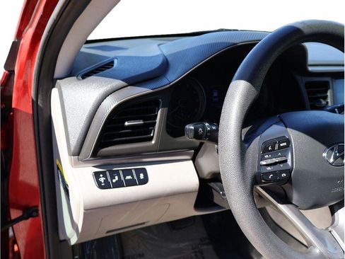 Used 2019 Hyundai Elantra SEL image 14