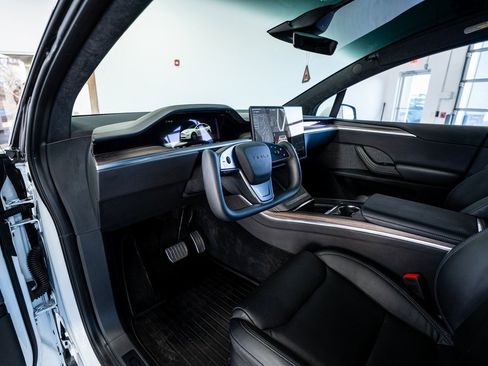 Used 2022 Tesla Model X image 34