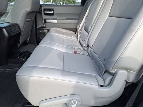 Used 2018 Toyota Sequoia Limited w/ Safety & Convenience Package image 31