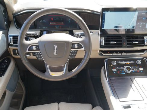 Used 2023 Lincoln Navigator Reserve image 26