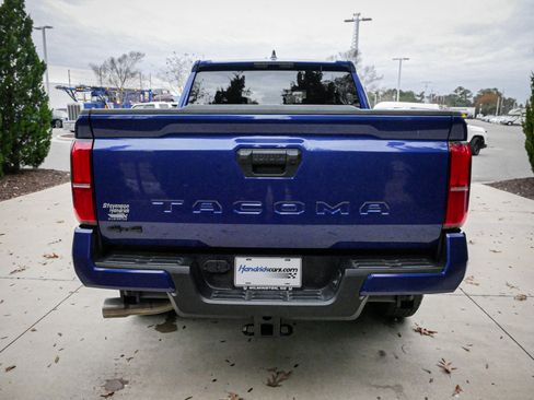 Used 2025 Toyota Tacoma TRD Off-Road image 9