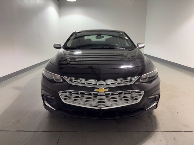 Used 2017 Chevrolet Malibu LT FWD image 2