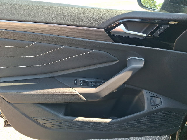 Used 2024 Volkswagen Jetta SEL FWD image 12