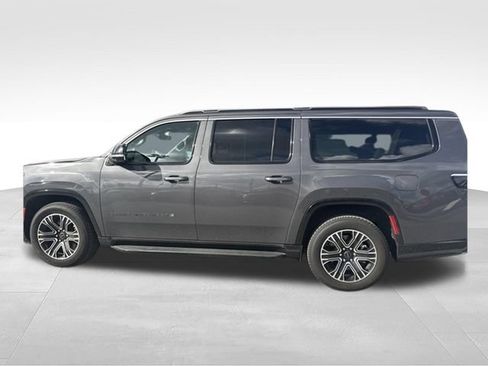 Used 2026 Jeep Grand Wagoneer L 4WD w/ Premium Group I image 10