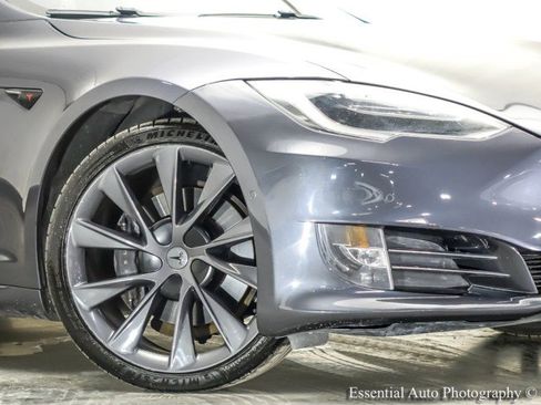 Used 2020 Tesla Model S Long Range Plus image 3