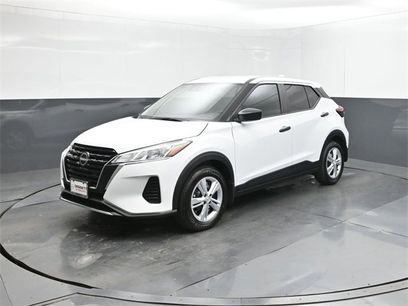 New 2025 Nissan Kicks Play S w/ Interior Electronics Package