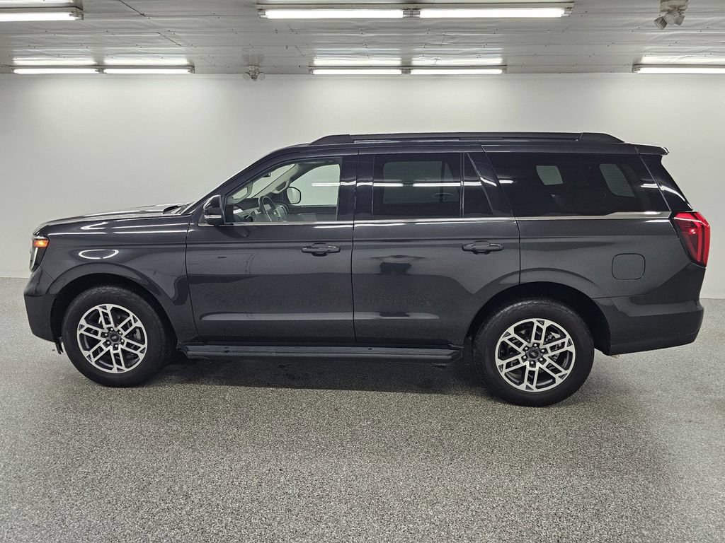 Used 2025 Ford Expedition Active AWD/4WD image 7