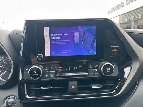 Used 2023 Toyota Highlander L image 12