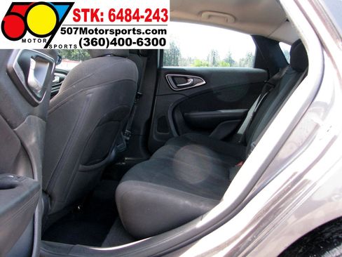 Used 2015 Chrysler 200 Limited w/ Convenience Group image 36