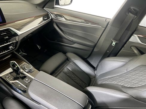 Used 2021 BMW 530i xDrive w/ M Sport Package image 24