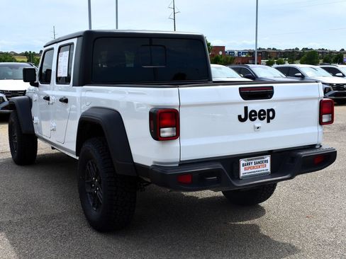 Used 2025 Jeep Gladiator Sport AWD/4WD image 4
