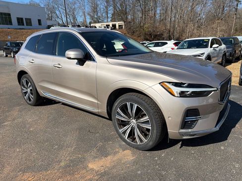 Certified 2023 Volvo XC60 B5 Plus w/ Protection Package Premier image 9