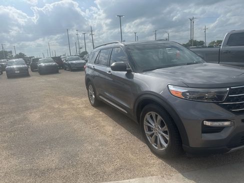 Used 2022 Ford Explorer XLT w/ Equipment Group 202A RWD image 7