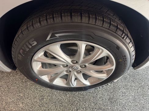 Used 2019 Buick Envision Preferred AWD/4WD image 14