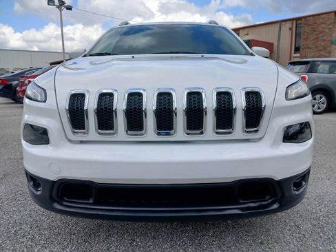 Used 2017 Jeep Cherokee Latitude FWD image 2