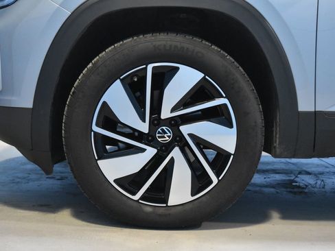 Certified 2025 Volkswagen Atlas SE image 21