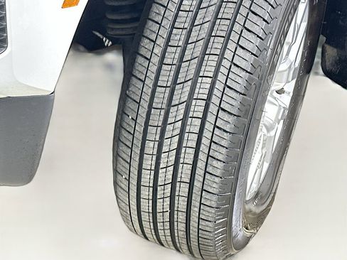 Used 2024 Nissan Frontier SV w/ Technology Package image 25