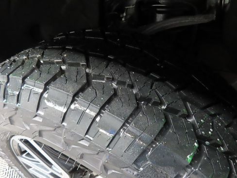 Used 2024 GMC Sierra 1500 AT4 image 7