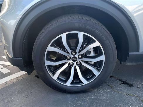 Used 2023 Ford Explorer ST-Line w/ Class IV Trailer Tow Package image 11