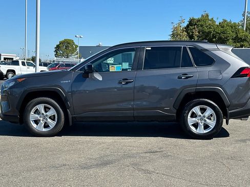 Used 2019 Toyota RAV4 LE AWD/4WD image 9