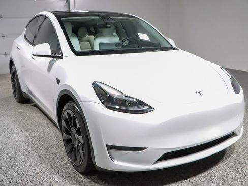 Used 2023 Tesla Model Y Long Range image 5