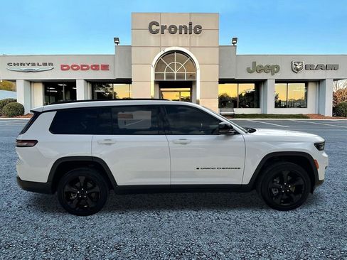 Used 2022 Jeep Grand Cherokee L Laredo image 2