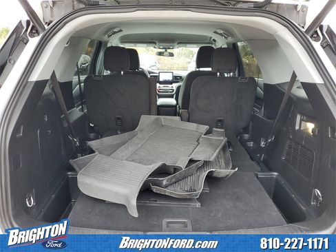 Used 2024 Ford Explorer XLT image 7