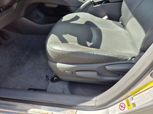 Used 2011 Toyota Prius Four image 13