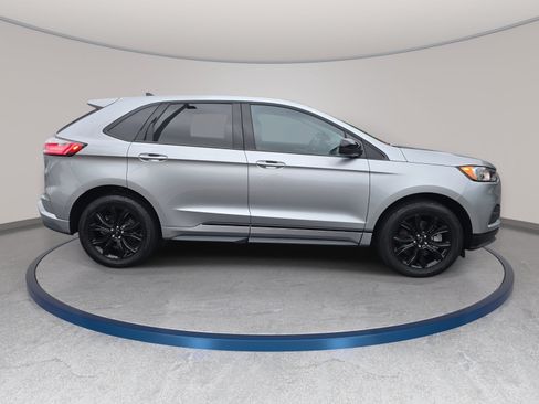 Used 2022 Ford Edge SE w/ Black Appearance Package AWD/4WD image 4