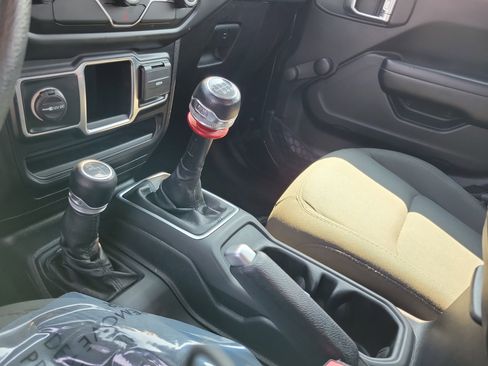 Used 2019 Jeep Wrangler Sport image 27